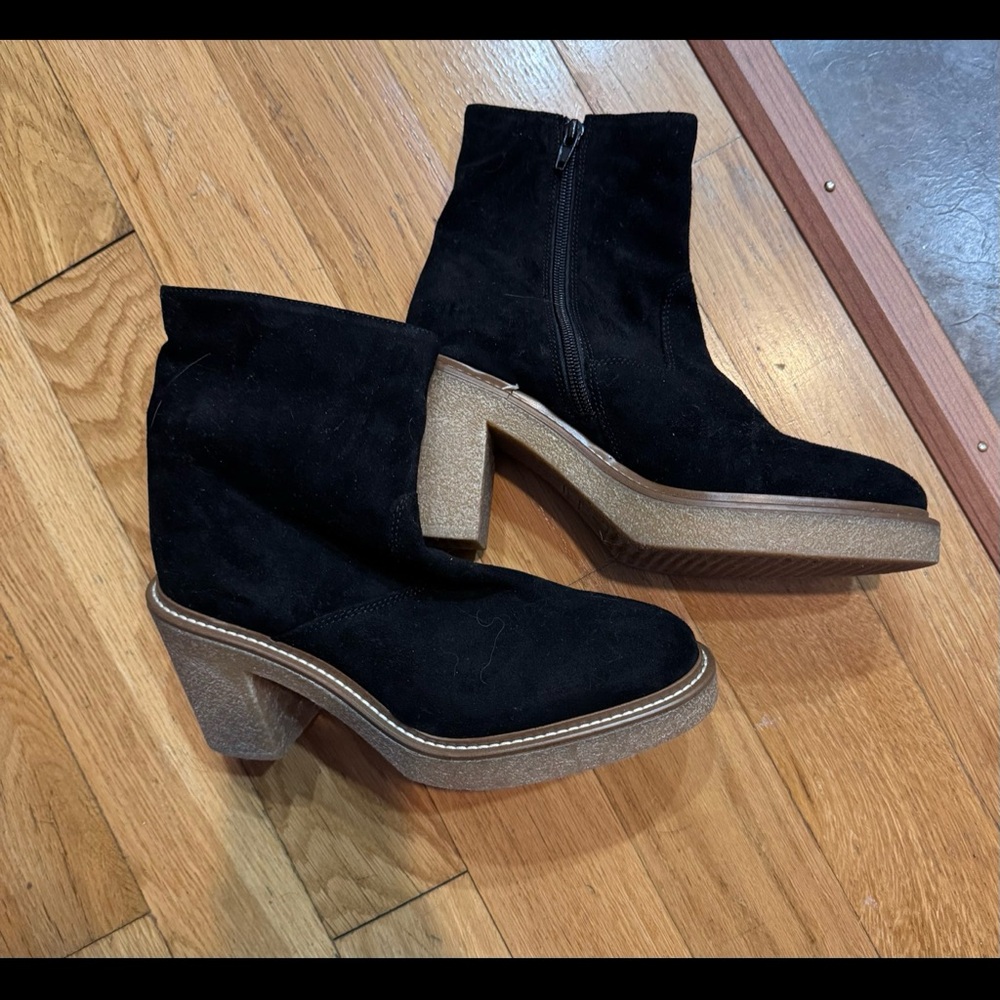 Clarks Black Suede Crepe Heeled Boots, US 8, Unworn